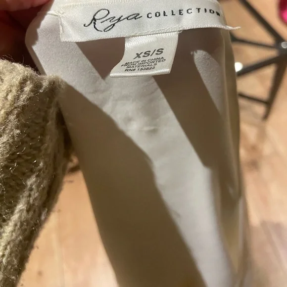 NWOT Raya Collection Swan Cover Up - Picture 9 of 10